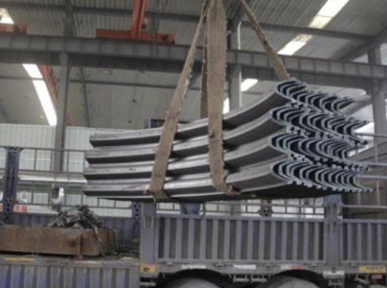 U型钢支架的加固方法