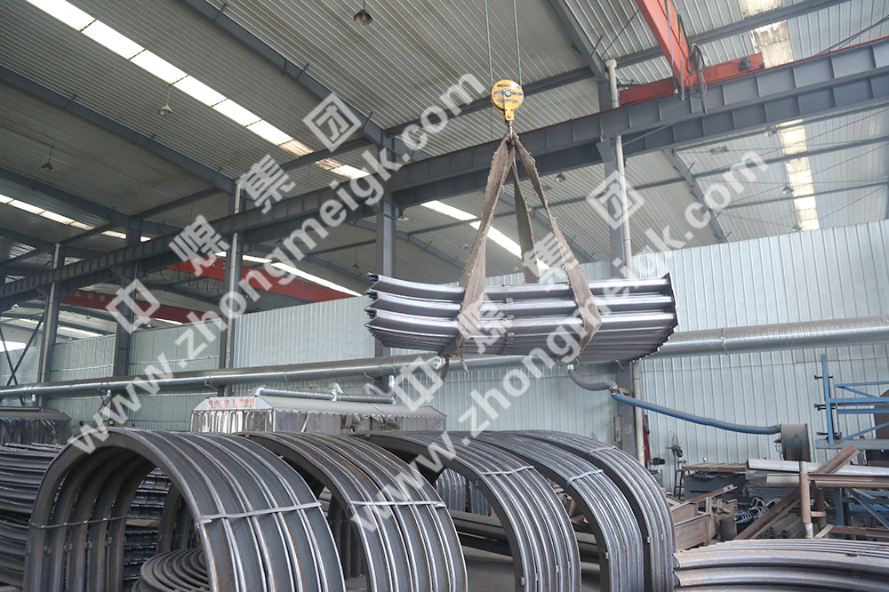 中煤集团一批U型钢支架、液压支柱分别发往陕西铜川和山西长治